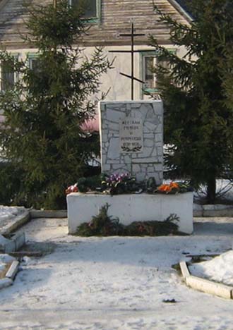 Памятник жертвам голода и репрессий в селе Малая Сердоба.